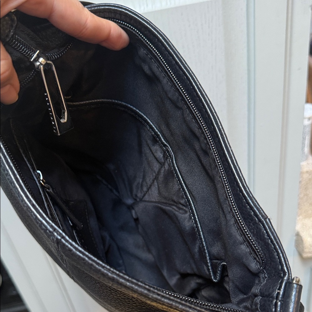 Black Leather Shoulder Bag - Picture 8 of 17